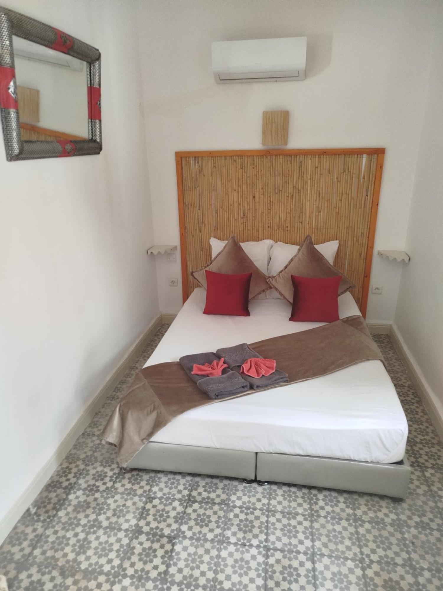 Riad Bab Lakhmiss Marrakesh Bagian luar foto
